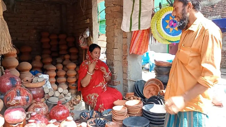 ফুলবাড়ীতে শ্যামাপূজা ও দীপাবলি উৎসবে কদর বেড়েছে দিয়ার বাতির